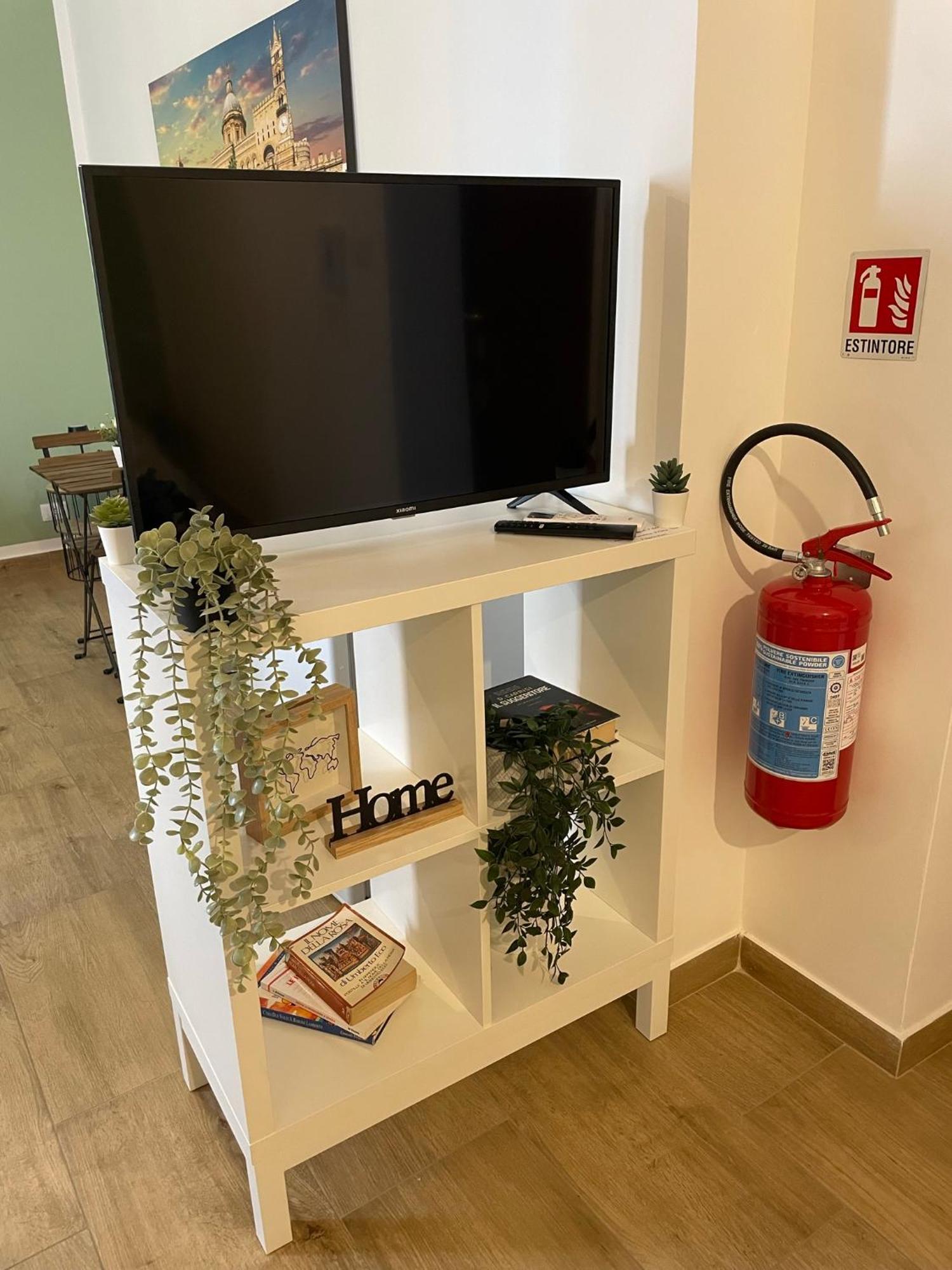 Dai Palermitani Rooms & Apartments Palermo Bagian luar foto